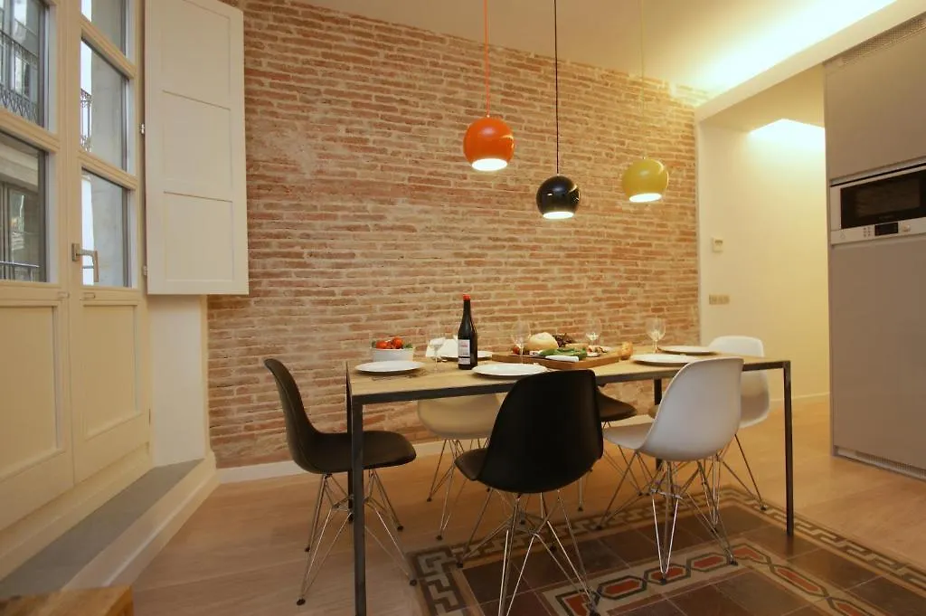 ברצלונה Ramblas Deluxe Apartments