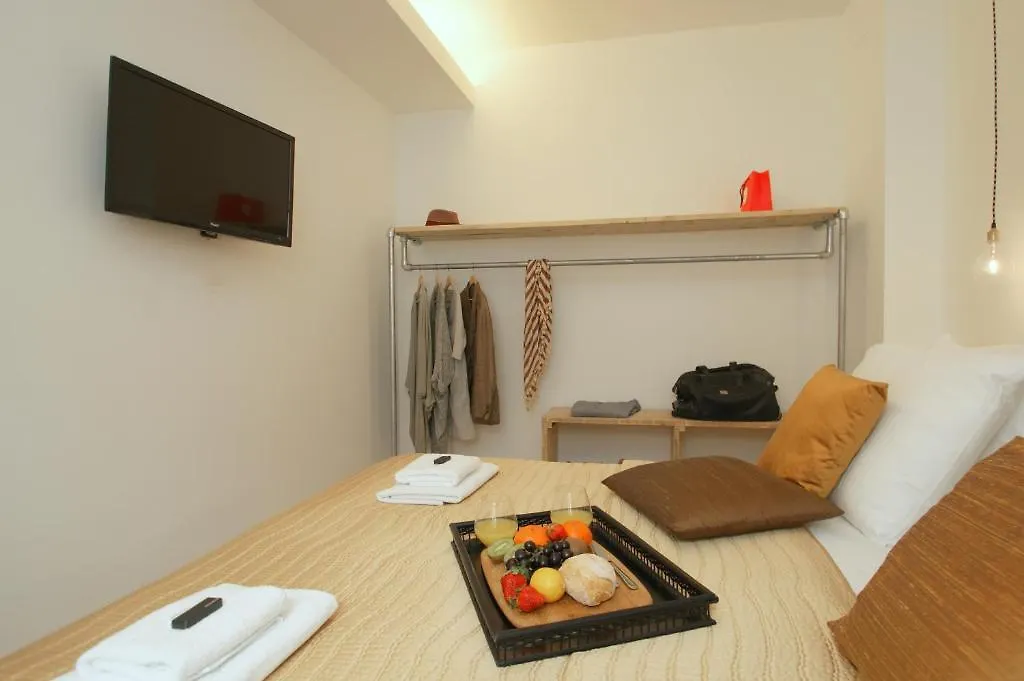 ברצלונה Ramblas Deluxe Apartments