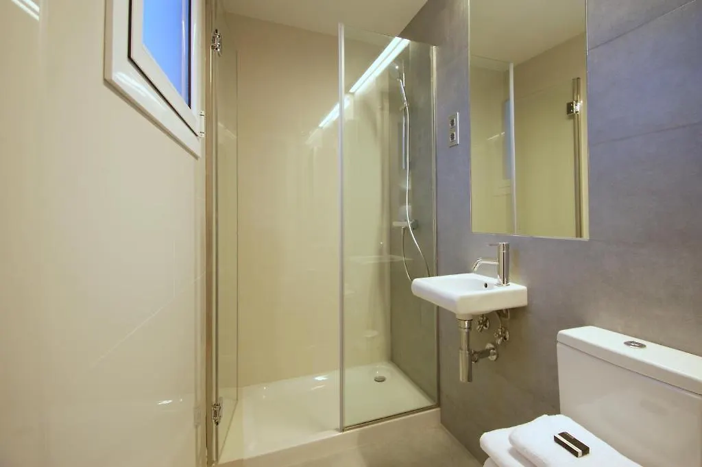 ברצלונה Ramblas Deluxe Apartments ספרד